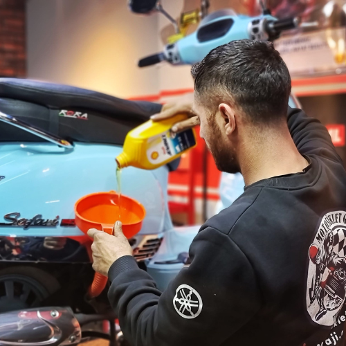 Dış hasarlar, boya değişimleri ve parça değişimleri, motosikletin geçmişi hakkında önemli bilgiler sunar.