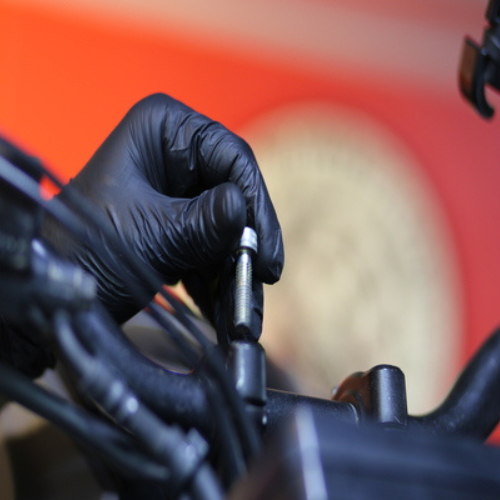 Motosikletinizin elektrik sistemindeki sorunları hızlıca tespit eden uzman teknisyenlerimiz, en uygun çözümleri sunarak size maksimum güven sağlar.