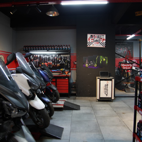 motosiklet-ekspertiz-hizmeti-ile-motor-kacak-testi-ile-guvenli-performans Ekspertiz testi, motor kaçaklarını tespit ederek, motosikletinizin güvenli performans sergilemesini sağlar.